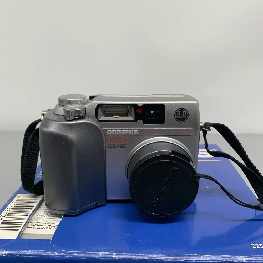 Olympus Camedia C-4000 4MP Digital Camera w/3x Optical Zoom Lots of Extras